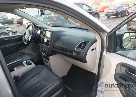 2016 Chrysler Town & Country Touring z USA, uszkodzony, nr VIN 2C4RC1BG8GR288672